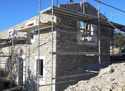 Création d'une habitation dans bâtiment en pierre : rénovation complète à Coutras